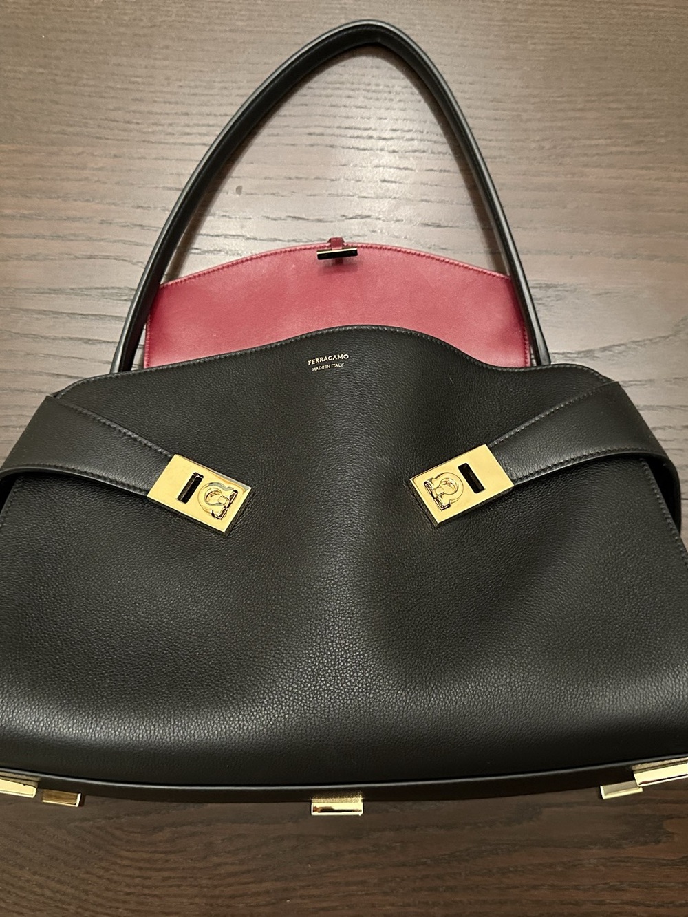 Ferragamo Hug Soft bicolor shoulder bag (Medium) - Pristine condition - Picture 15 of 15